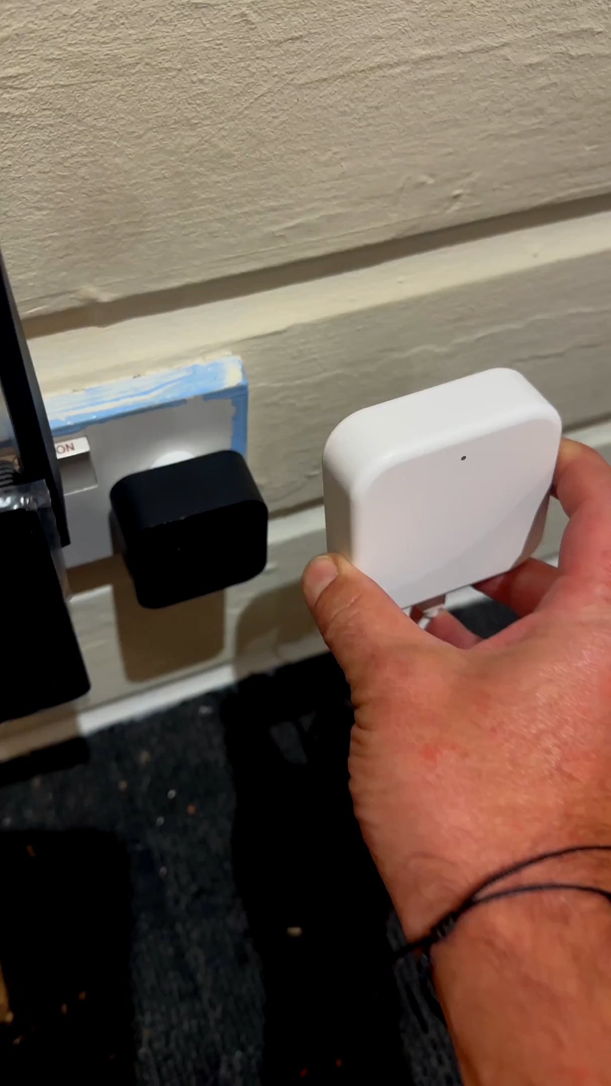 Design, prototype, build and 3d print of a wall mount for a Populife electronic keybox wifi gateway dongle thinga-majig!

Super fun little b